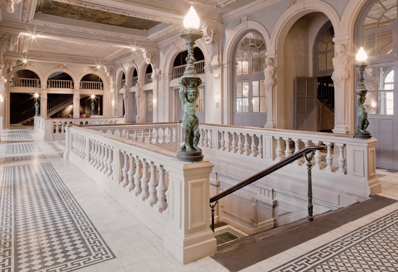 9 - Le Trianon - Vestibule